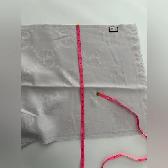 Gucci light grey scarf, pre owned. Excellent condition. - Picture 5 of 10